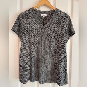 Jillian N V Neck Short Sleeve Black & White Striped Shirt. Size Petite Medium